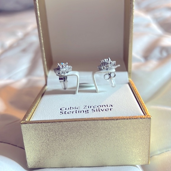NIB Cubic and Sterling Silver earrings. Women’s OS. - Picture 3 of 4